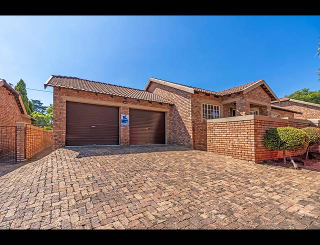 3 BEDROOM TOWNHOUSE RENTED IN HONEYDEW GROVE